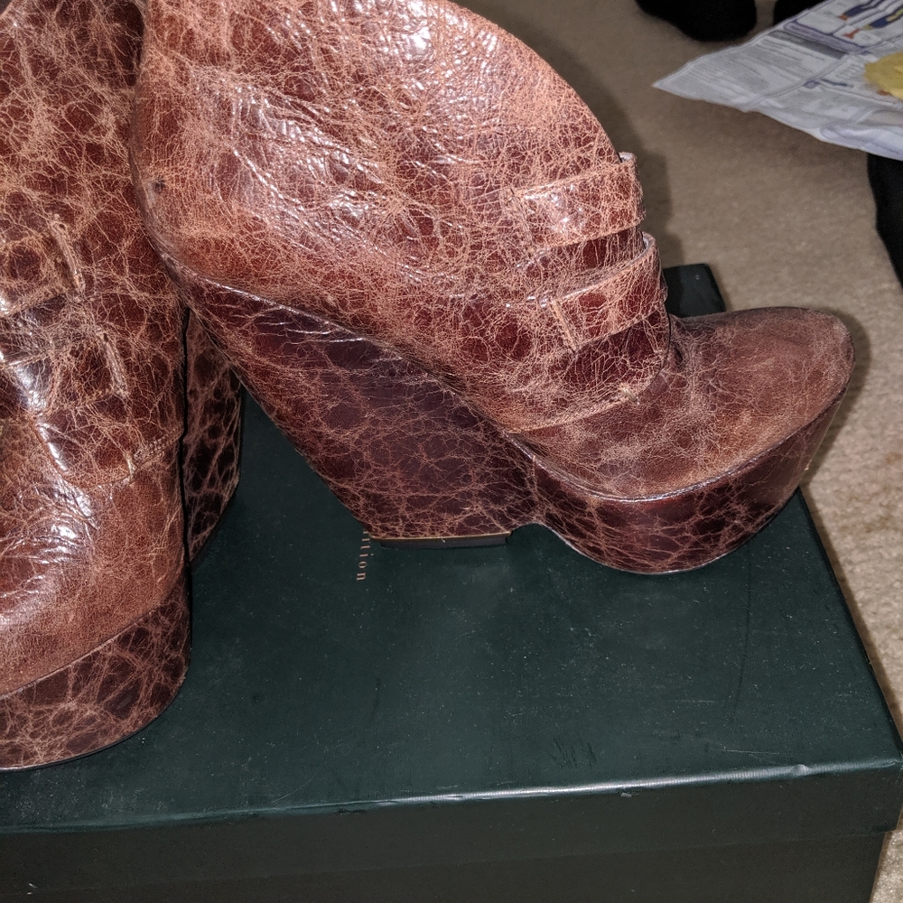 New distressed Brown MIA Veda Wedge